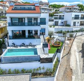 4 bedroom villa with infinity pool and sea views in Crikvencia, Rijeka, sleeps 8